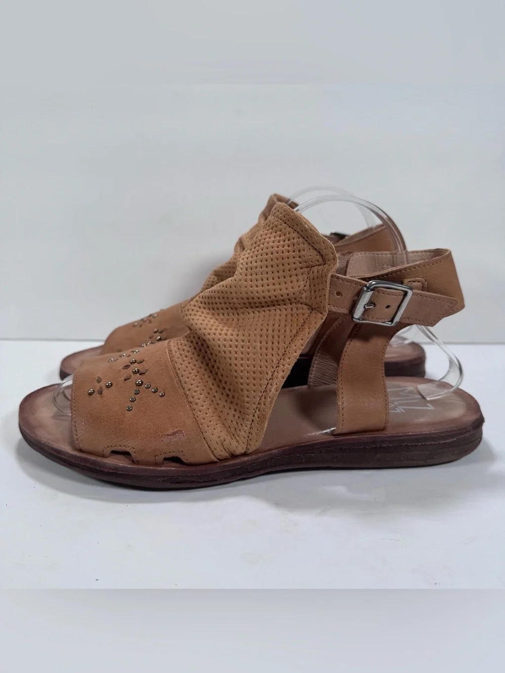 Miz Mooz Fifi Wheat Tan Leather Studded Ankle Strap Gladiator Sandals Size 10